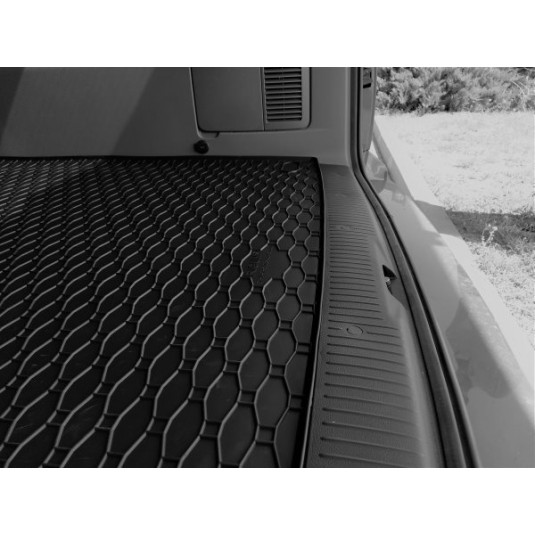 Pryžová vanička do kufru VOLKSWAGEN T6.1 (od 2019) – dokonalá ochrana od českého výrobce Rigum - Obrázek 4
