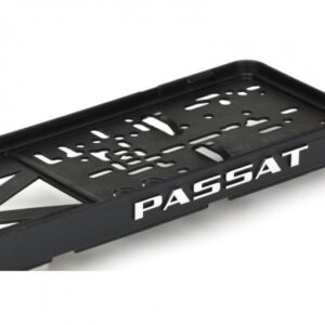 3D podložka pod SPZ VW Passat – chromový design