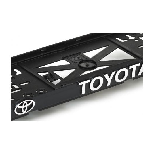 3D podložka pod SPZ s logem TOYOTA – černá s chromovým nápisem